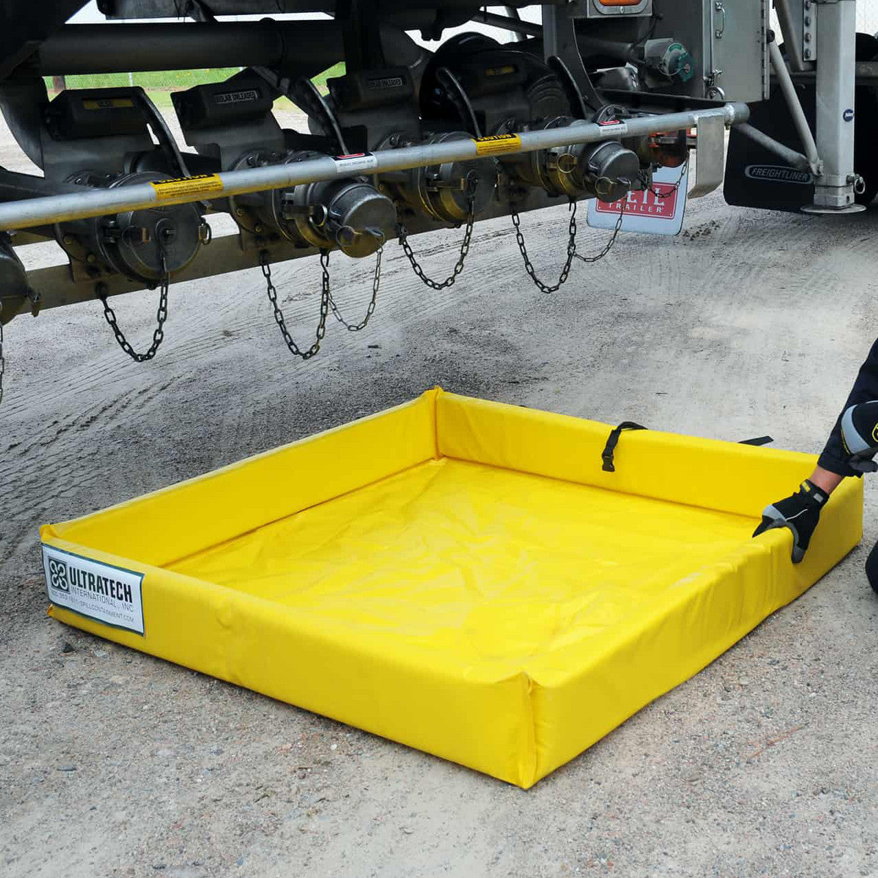 UltraTech 8852 Mini Foam Wall Berm, 4' x 4' x 6