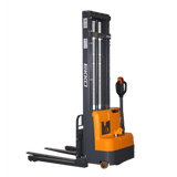 EKKO EB14C-118 3000 lb. Full Powered Straddle Stacker facing the right