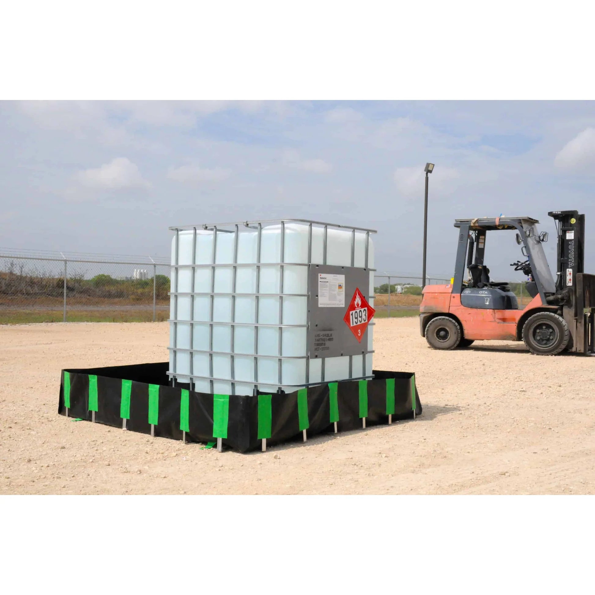 UltraTech 8245 Economy Berm, 30 mil RPE, 12' x 50' X 1' (3658 mm x 15240 mm x 305 mm)